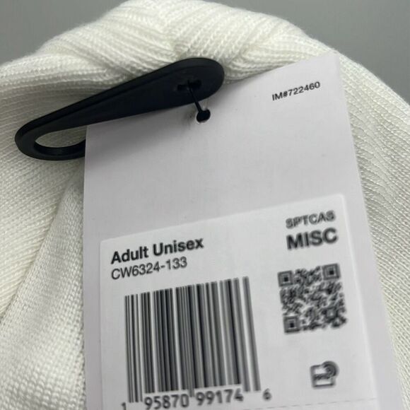 Nike Sportswear Cuffed Beanie White Gold Metal Logo CW6324 133 One Size Men NWT‎ - Picture 6 of 6